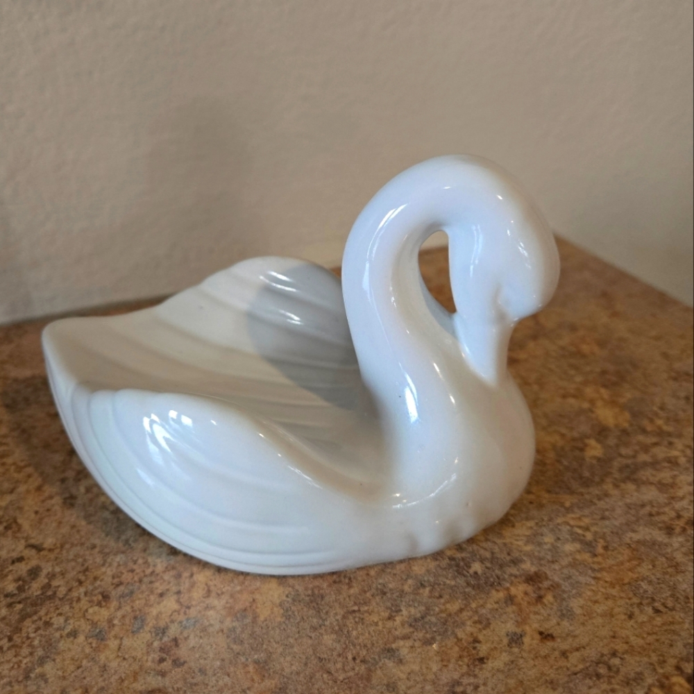 Vintage Elegant White Swan Figurine/ Soap Holder